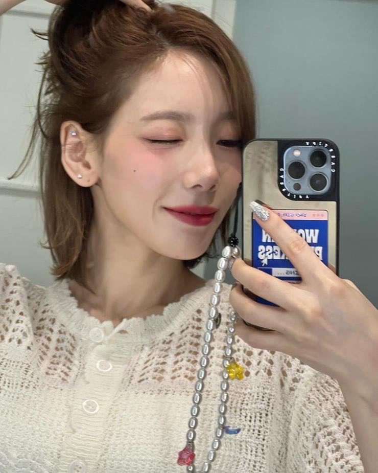 Mẹo chụp ảnh tự sướng trước gương giúp bạn xinh lung linh như idol Hàn Quốc - Ảnh 9